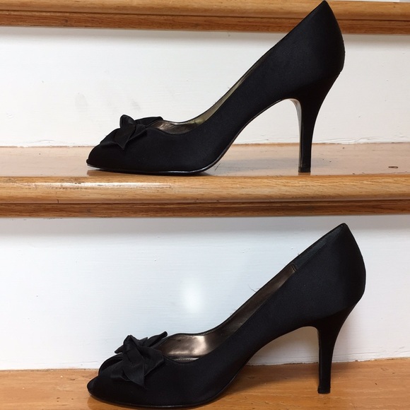 Nina Black satin peeptoe bow front 3.75” heels - Picture 3 of 8